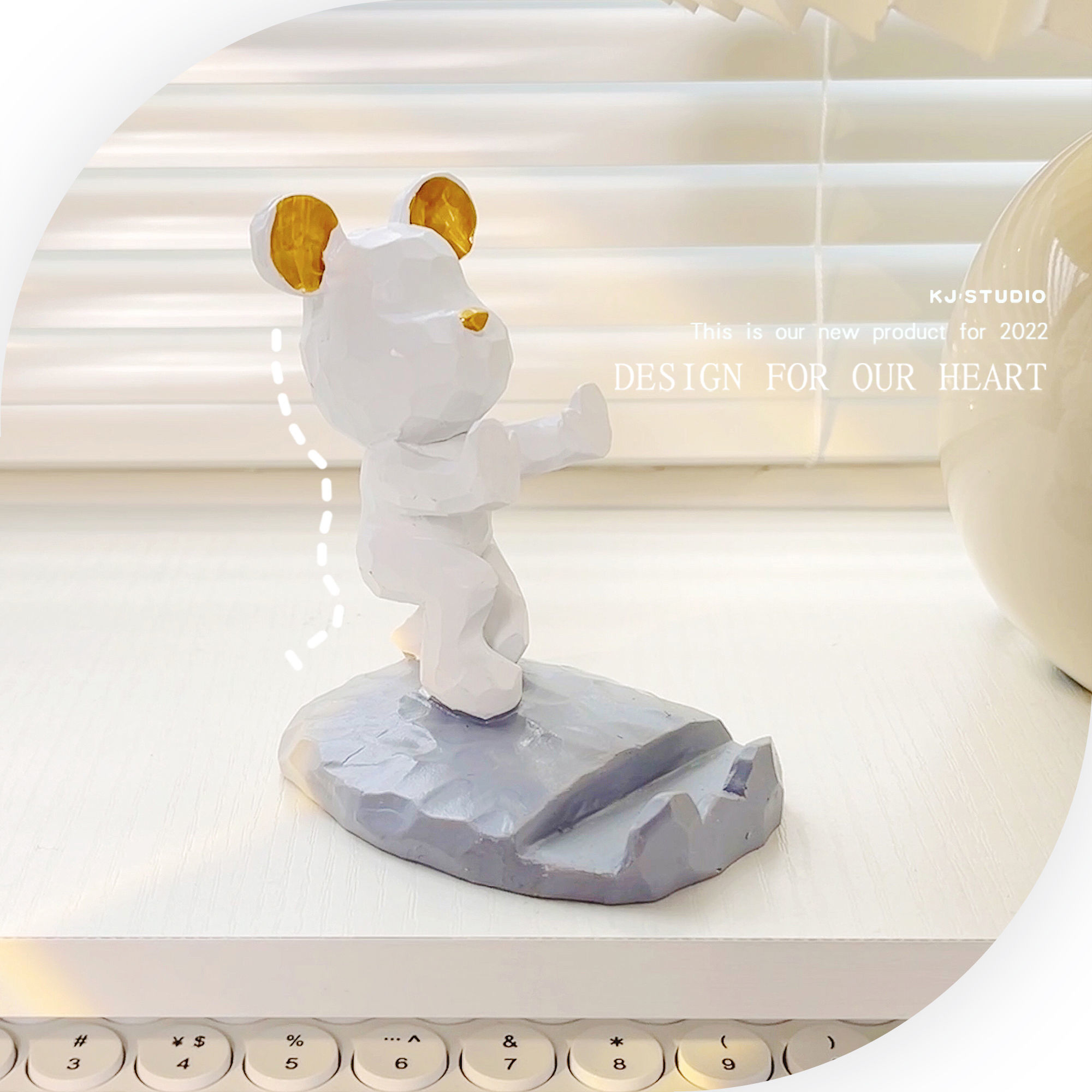 Creative cute mobile phone stand bracket desktop decoration ornaments Valentine's Day small gift violent bear girls boys