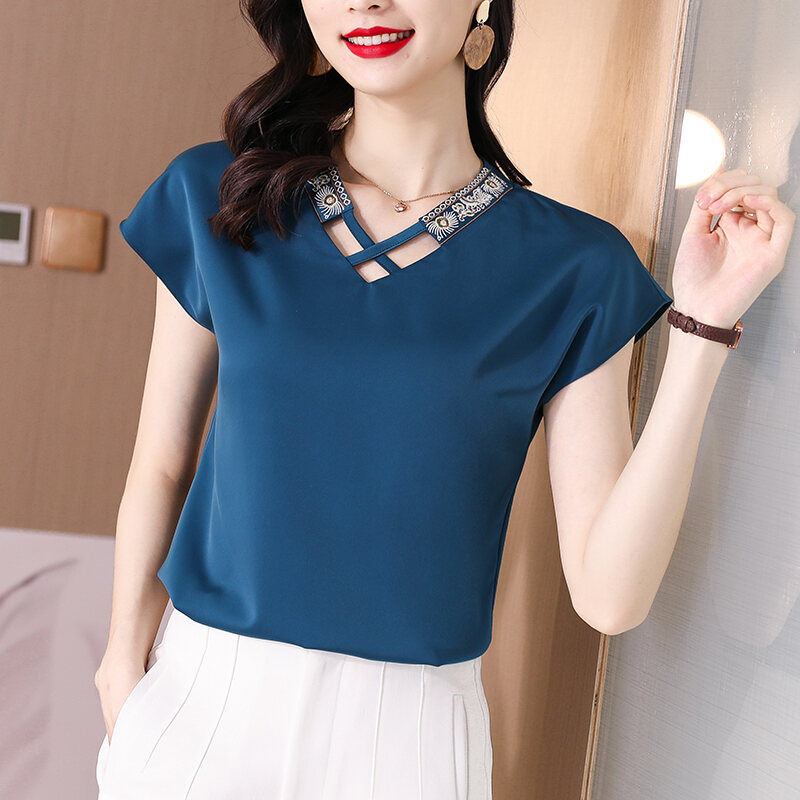 Acetate Satin Short-Sleeved T-shirt for Women 2022 Summer New Elegant Fashion Hollow V-neck Top Western Style Mom Small Shirt