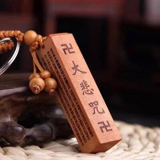 Gantungan kunci kayu motif